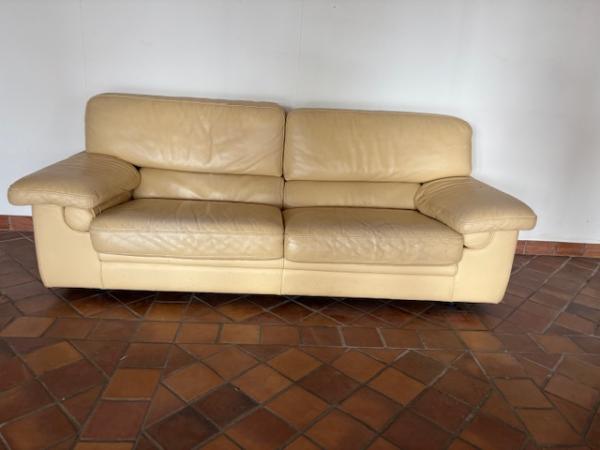 Vend canapé simili cuir beige haut de gamme, confortable et costaud - Meuble - FastAnnonces.fr : Les annonces gratuites et rapides