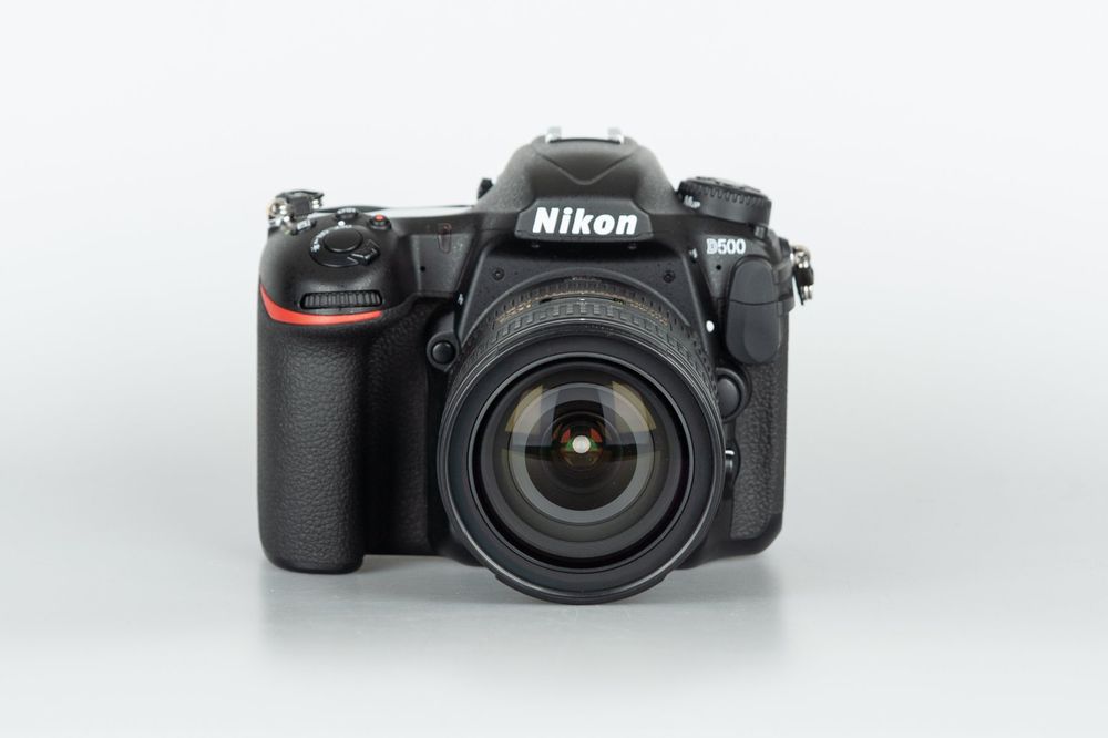 Nikon D500 + AF-S 16-85mm 3.5-5.6 G ED VR DX