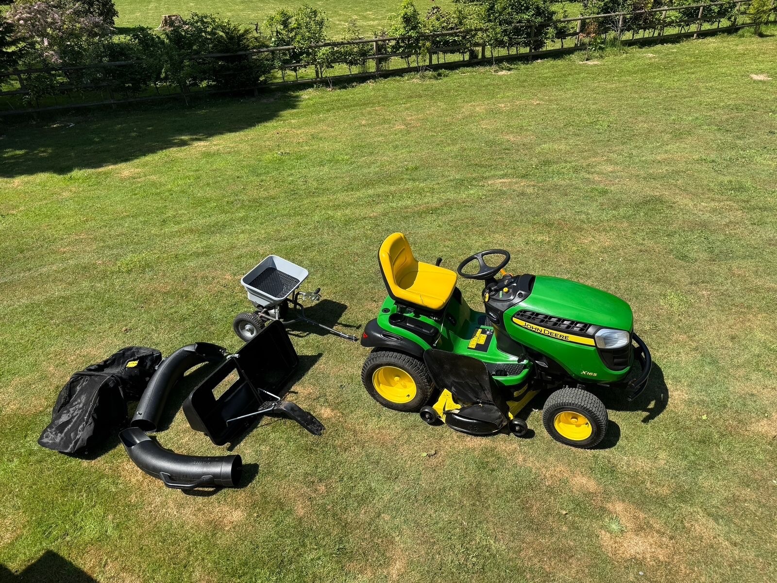Tondeuse autoportée JOHN DEERE X165 120 h + accessoires